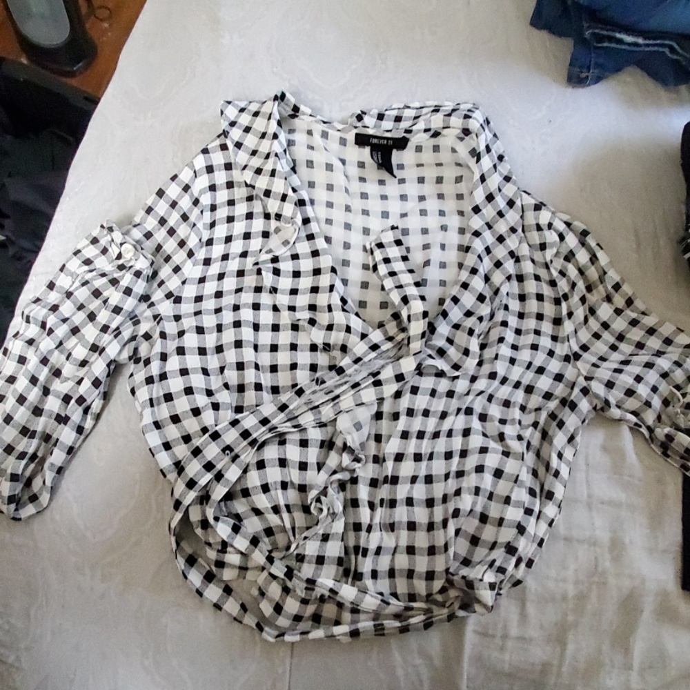 🚦Bundle Option #1 : Black & White blouse